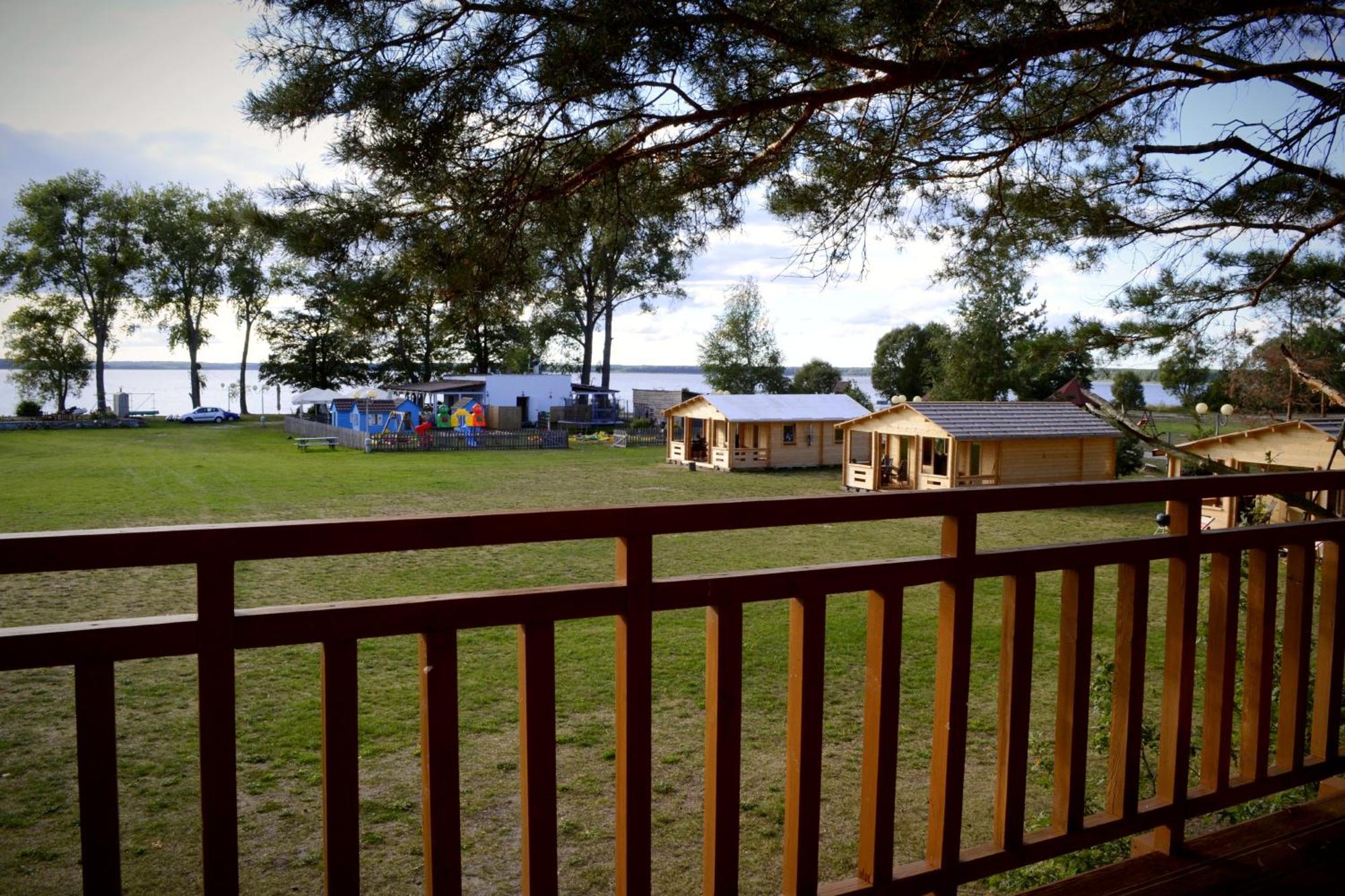 Camping Szczecinek Domy Wypoczynkowe Bagian luar foto