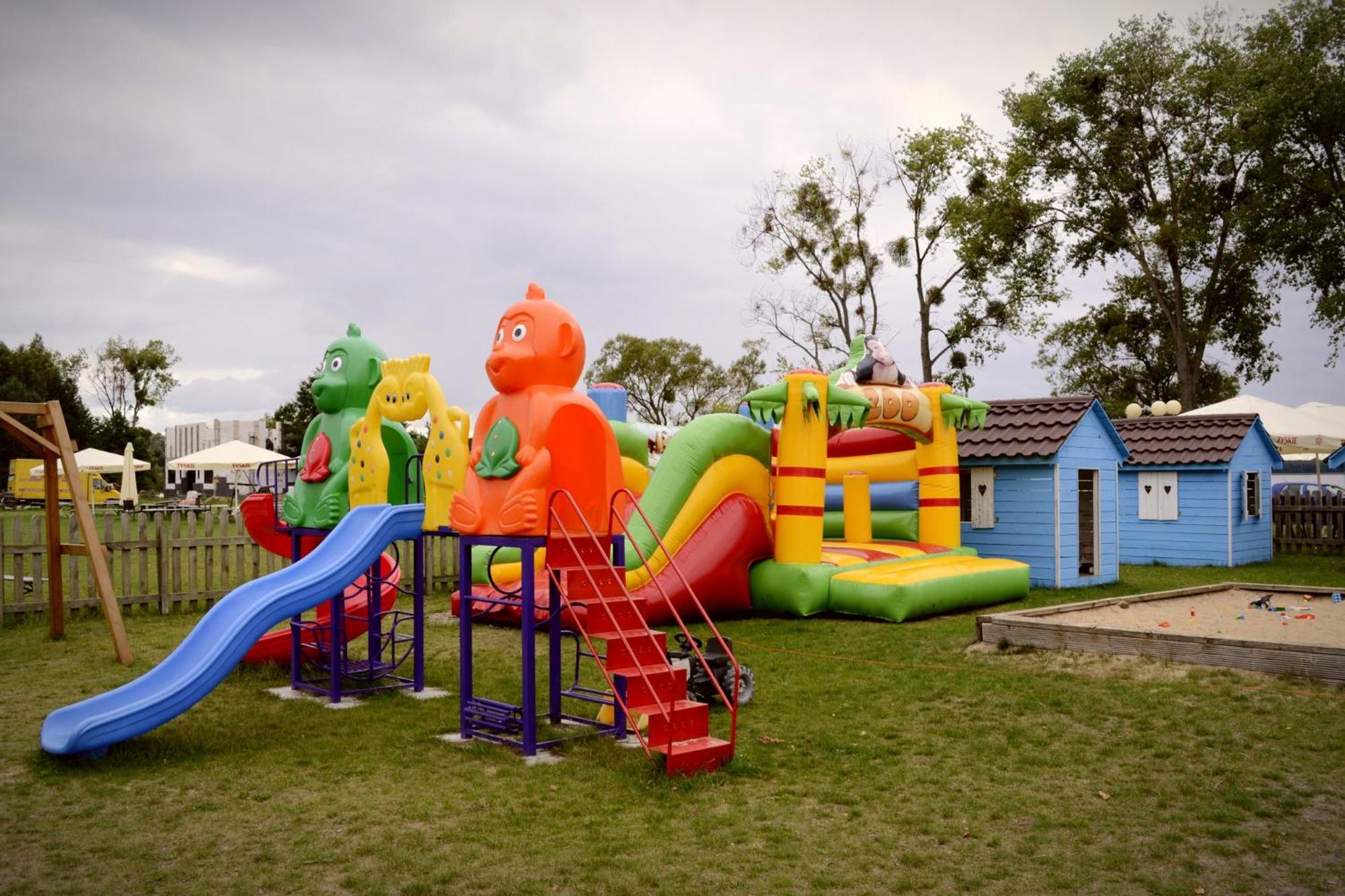 Camping Szczecinek Domy Wypoczynkowe Bagian luar foto