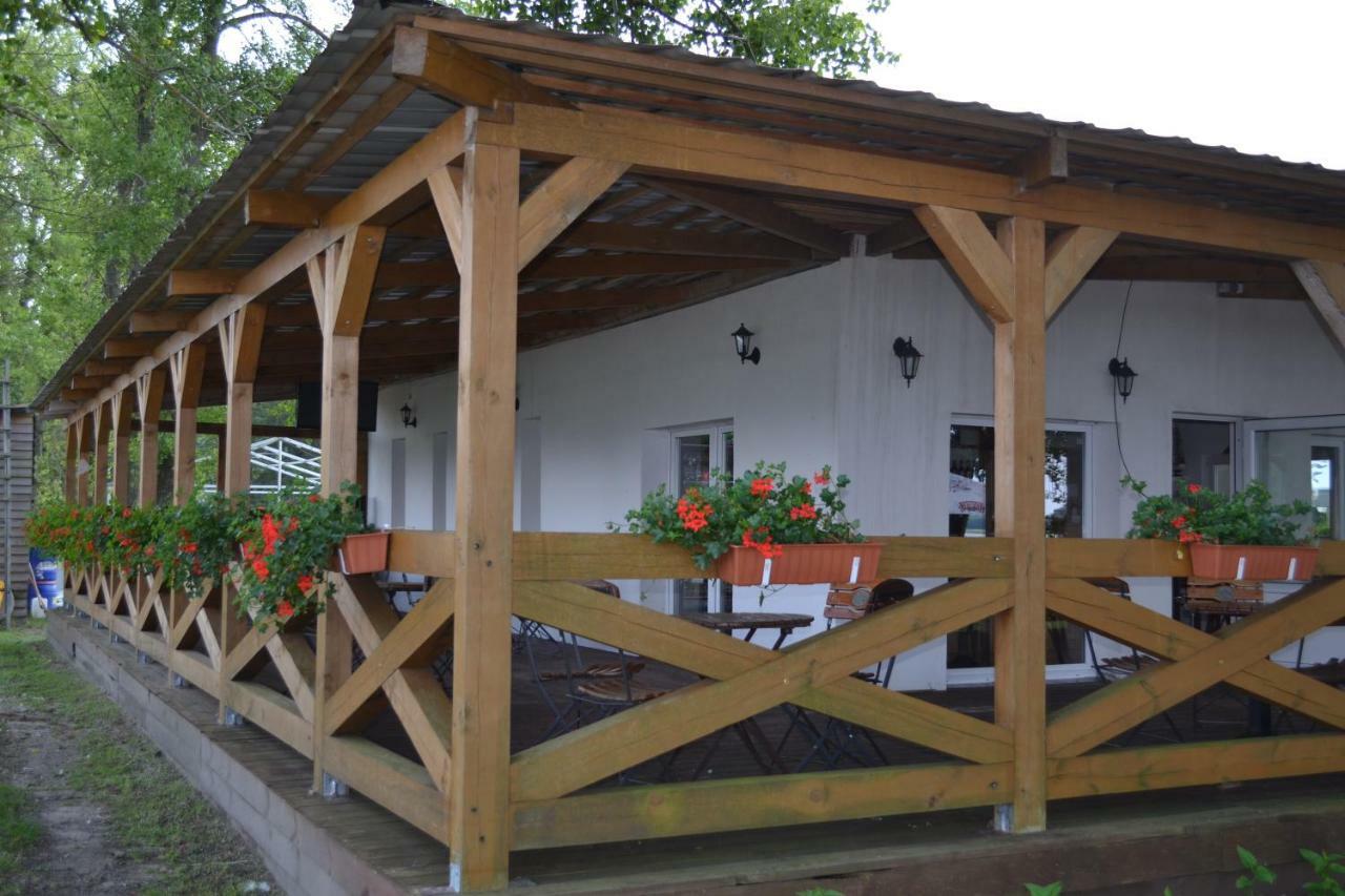 Camping Szczecinek Domy Wypoczynkowe Bagian luar foto